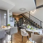Verdi 1928, A Cozy Wallside Retreat *