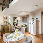 Apartment Verdi 1928, A Cozy Wallside Retreat *