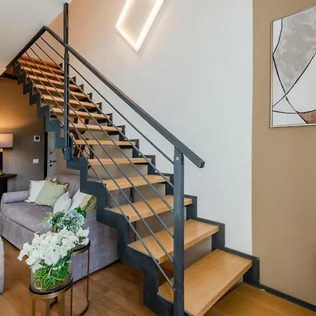 Verdi 1928, A Cozy Wallside Retreat *