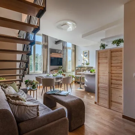 Verdi 1928, A Cozy Wallside Retreat Apartment *